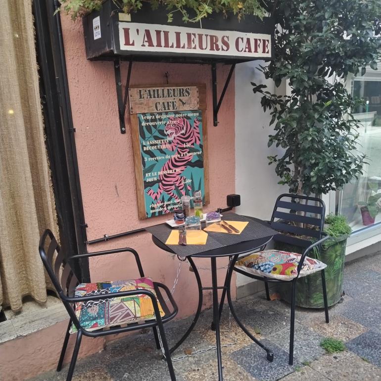 2024 - L'ailleurs café - tables