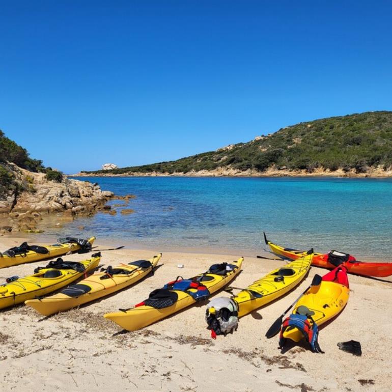 2023 - Corsica Outdoor - kayaks plage 