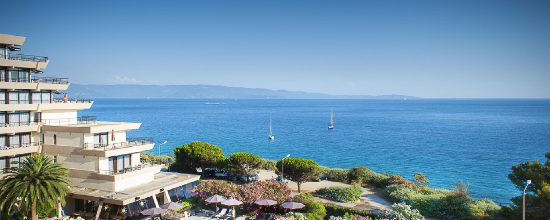 2014 - Res Les Calanques - piscine Les Calanques