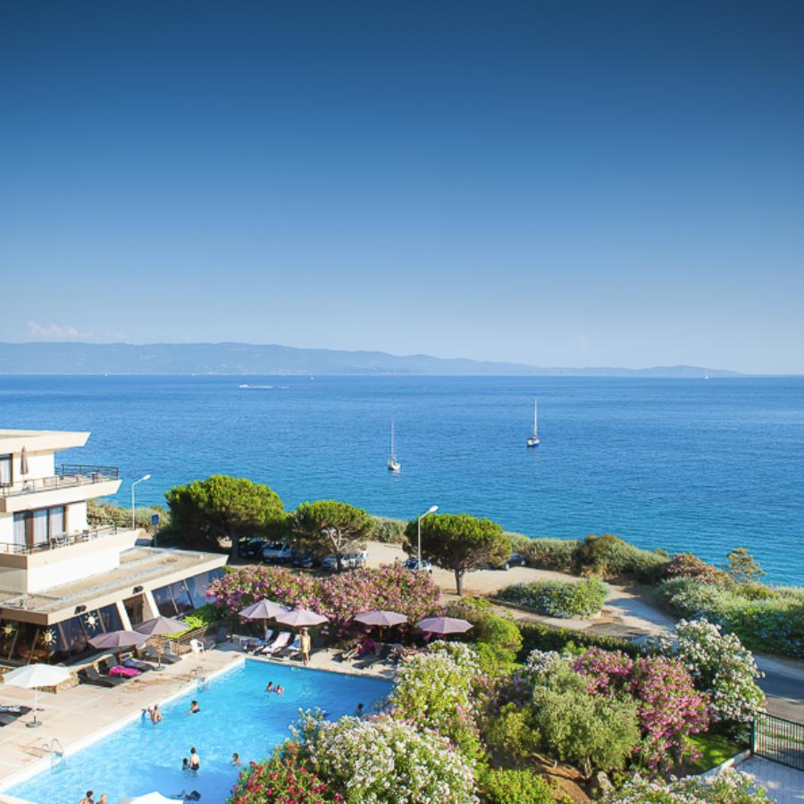 2014 - Res Les Calanques - piscine
